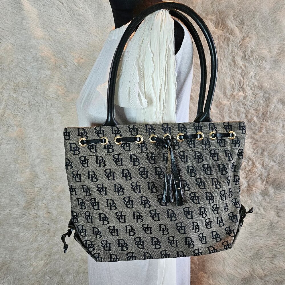 Vintage Y2K Dooney and Bourke Black Grey Signature Leather Handle Purse Handbag